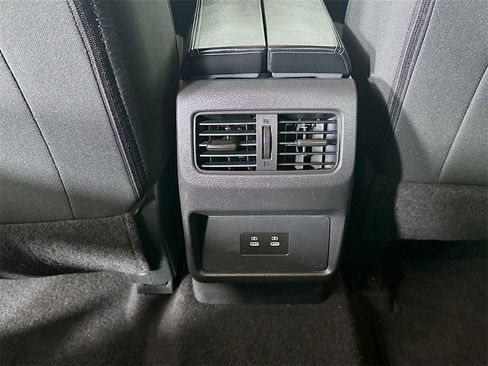 Used 2024 Nissan Rogue SV image 21