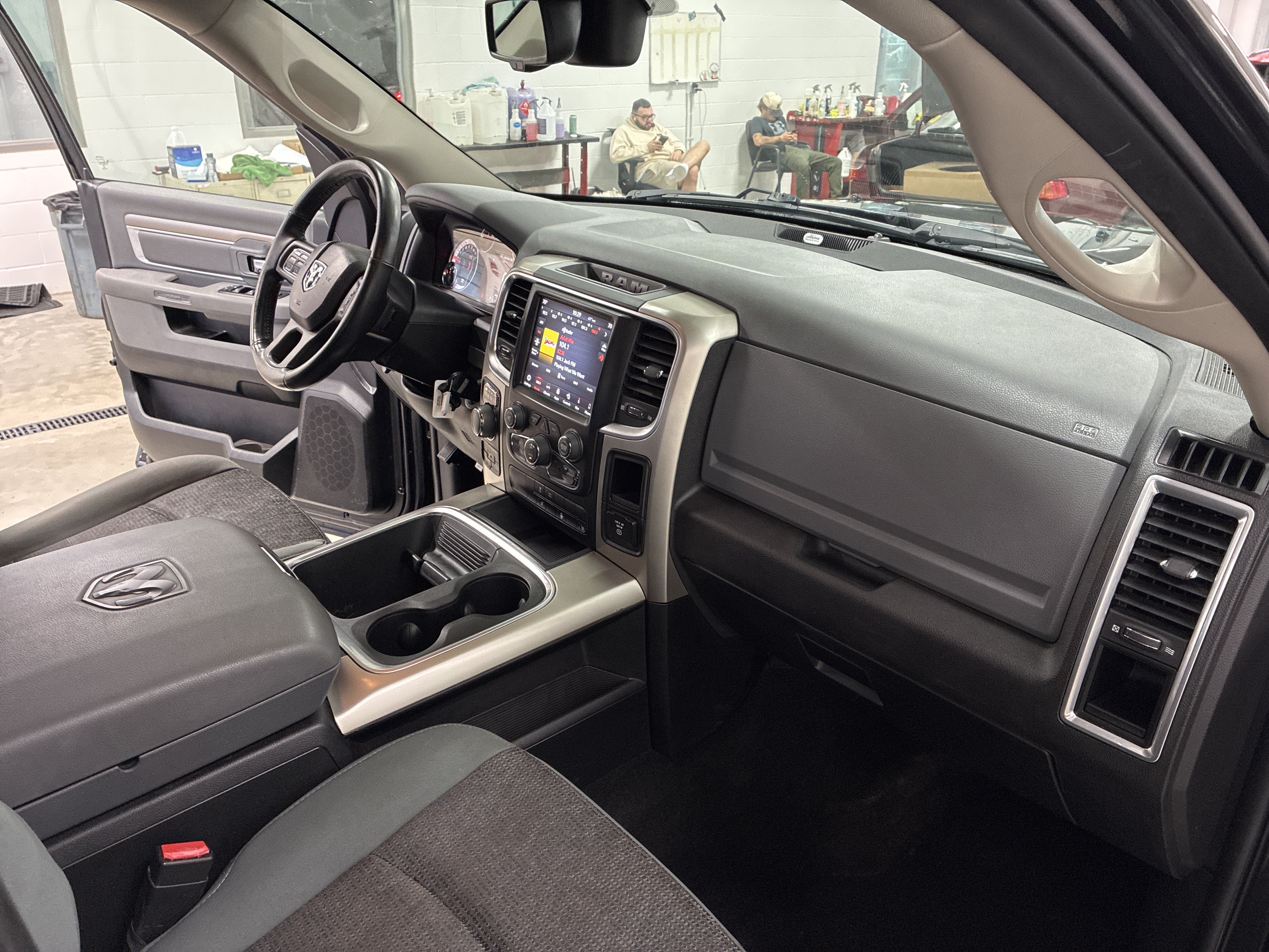 Used 2018 RAM 1500 SLT AWD/4WD image 19