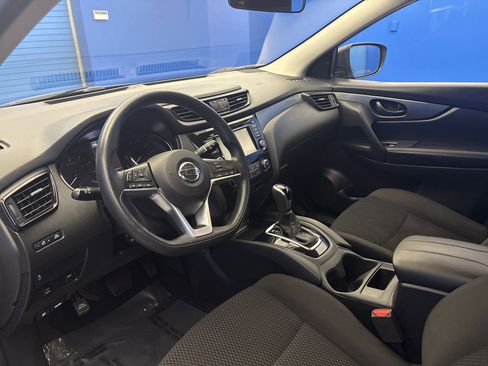 Used 2019 Nissan Rogue Sport S image 11