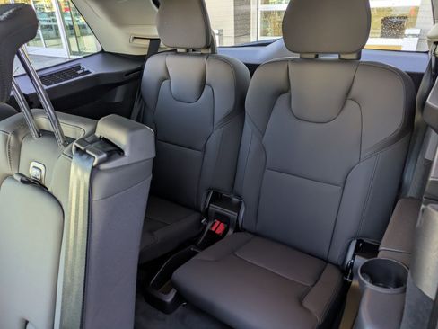 New 2026 Volvo XC90 B5 Plus image 17