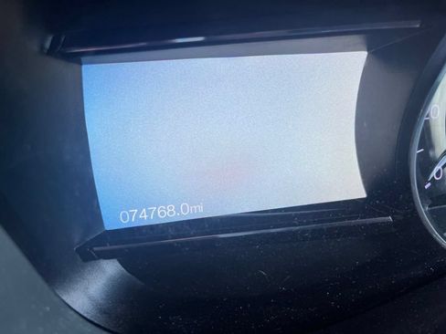 Used 2018 Ford Explorer XLT w/ Equipment Group 202A AWD/4WD image 5