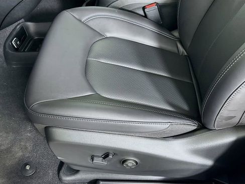 New 2026 Chrysler Pacifica Select image 18