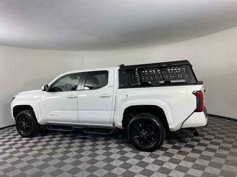 Used 2025 Toyota Tacoma SR5 AWD/4WD image 5