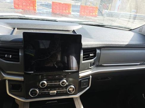 Used 2024 Ford Expedition Max XLT image 25