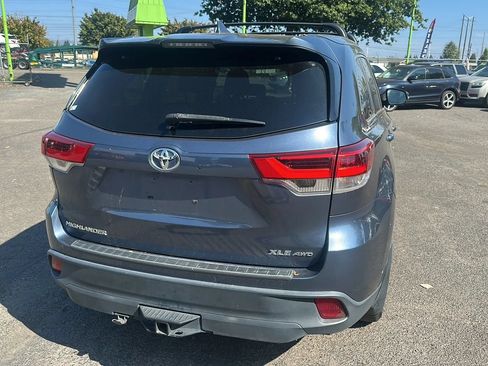 Used 2019 Toyota Highlander XLE AWD/4WD image 4