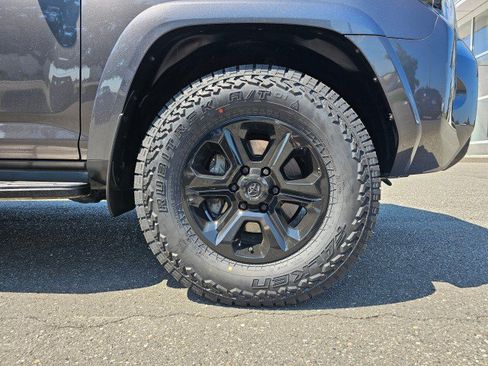 Used 2016 Toyota 4Runner SR5 AWD/4WD image 9