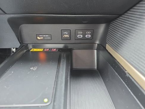 Used 2025 Toyota Camry SE image 30