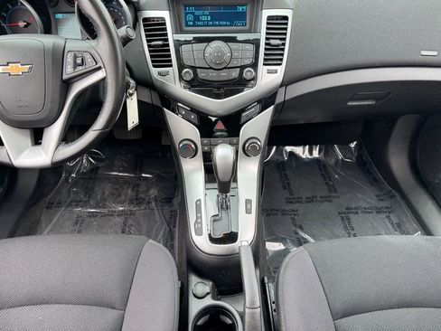 Used 2014 Chevrolet Cruze LT FWD image 2