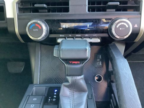 Used 2024 Toyota Tacoma TRD Off-Road image 27