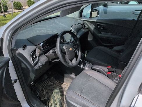 Used 2018 Chevrolet Trax LS w/ LPO, Protection Package FWD image 9