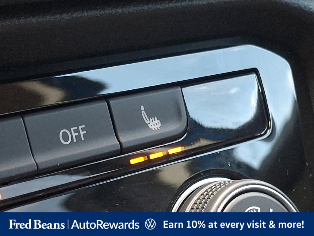 Certified 2023 Volkswagen Taos SE w/ Panoramic Sunroof Package AWD/4WD image 31