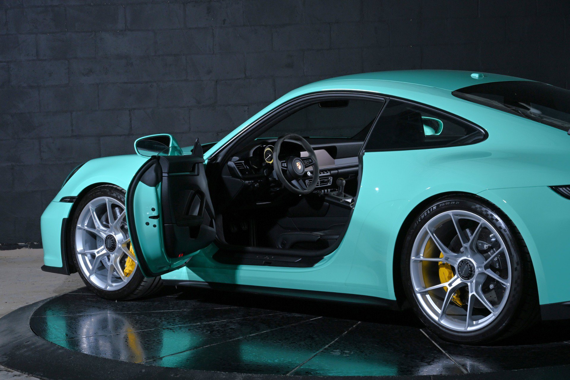 Used 2024 Porsche 911 GT3 RWD image 21