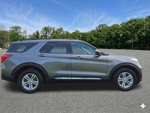 Used 2024 Ford Explorer XLT AWD/4WD image 5