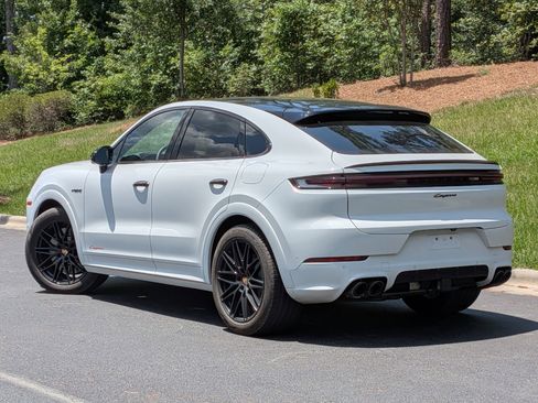 Certified 2026 Porsche Cayenne E-Hybrid Coupe AWD/4WD image 3