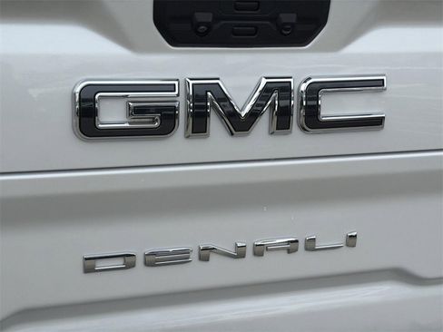 Used 2024 GMC Sierra 2500 Denali Ultimate image 29