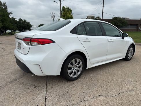 Used 2024 Toyota Corolla LE FWD image 5