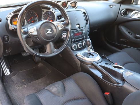 Used 2016 Nissan 370Z Coupe RWD image 4
