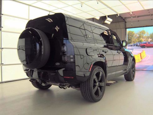 Used 2023 Land Rover Defender 110 V8 AWD/4WD image 2