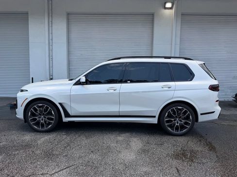 Used 2025 BMW X7 xDrive40i w/ M Sport Package AWD/4WD image 4