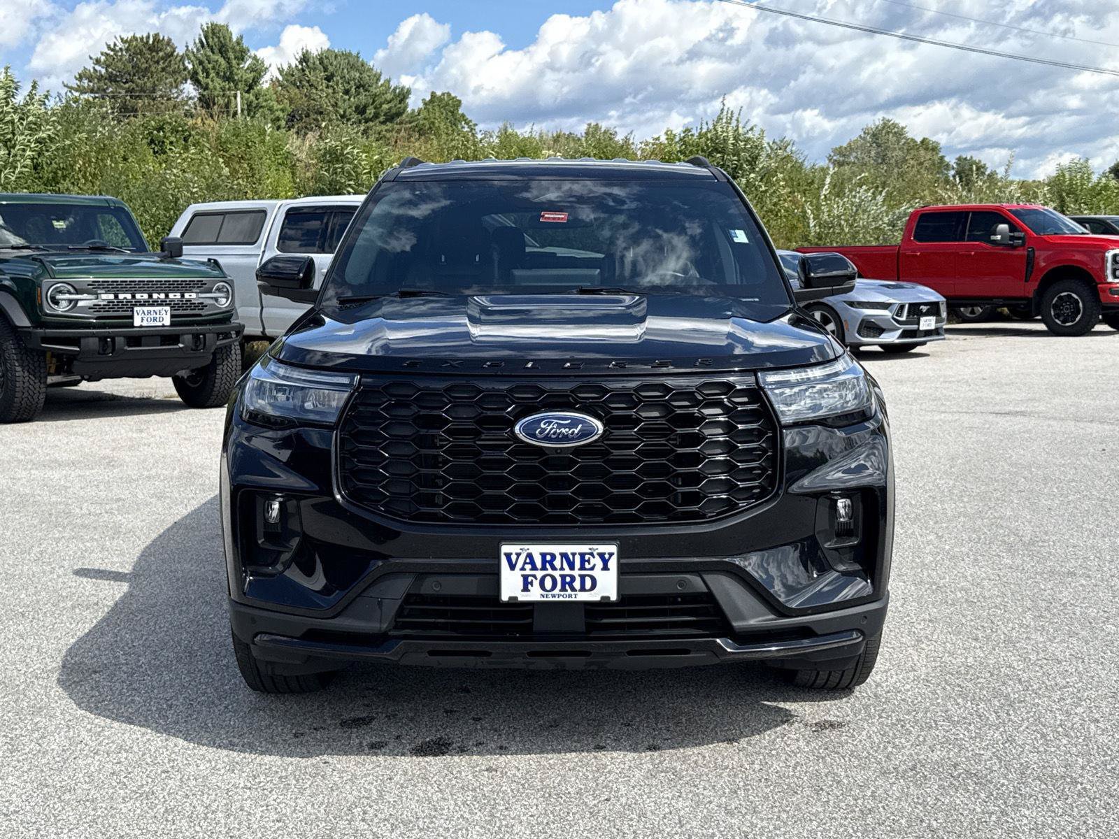 Used 2025 Ford Explorer ST-Line AWD/4WD image 2