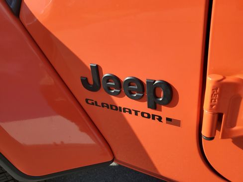 Used 2023 Jeep Gladiator Sport image 29