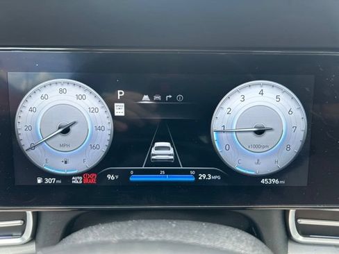 Used 2025 Hyundai Elantra Limited FWD image 10