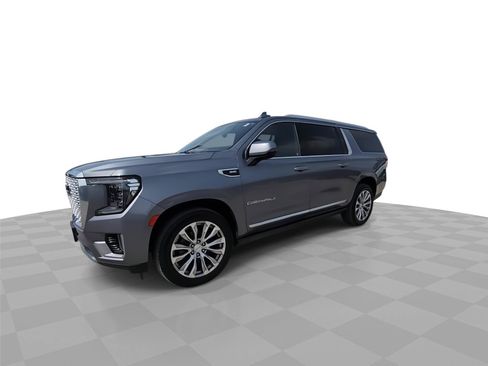 Used 2022 GMC Yukon XL Denali w/ Denali Premium Package RWD image 4