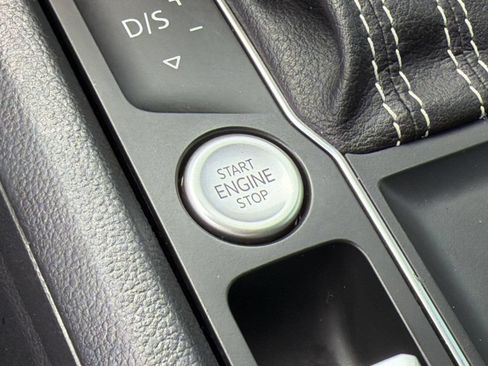 Used 2021 Volkswagen Atlas Cross Sport SE w/ Panoramic Sunroof Package FWD image 17