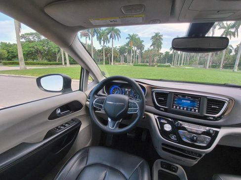 Used 2021 Chrysler Voyager Lxi FWD image 26