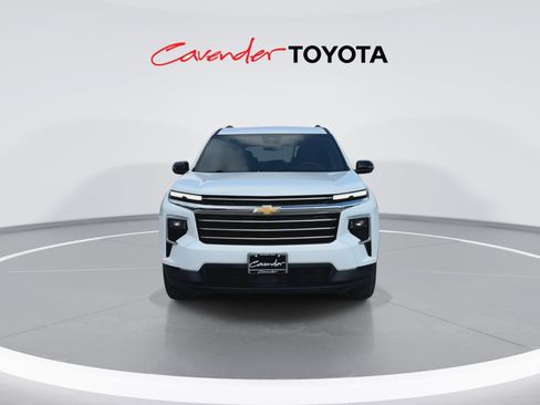 Used 2026 Chevrolet Traverse LT FWD image 3