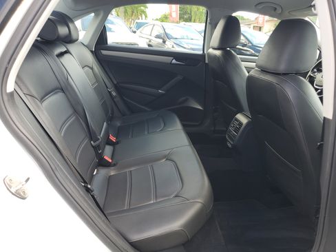 Used 2020 Volkswagen Passat 2.0T SE image 37