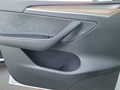 Used 2023 Tesla Model Y Long Range image 14