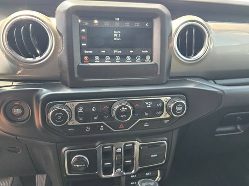 Used 2021 Jeep Wrangler Unlimited Sahara w/ Cold Weather Group AWD/4WD image 22