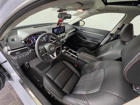 Used 2025 Nissan Altima 2.5 SR w/ SR Premium Package image 26