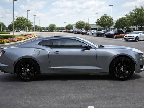 Used 2019 Chevrolet Camaro LT RWD image 6