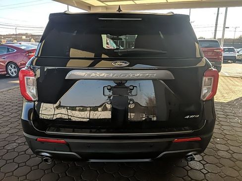 Used 2024 Ford Explorer XLT w/ Equipment Group 202A image 7