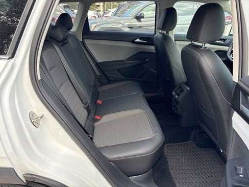 Used 2022 Volkswagen Taos SE image 8