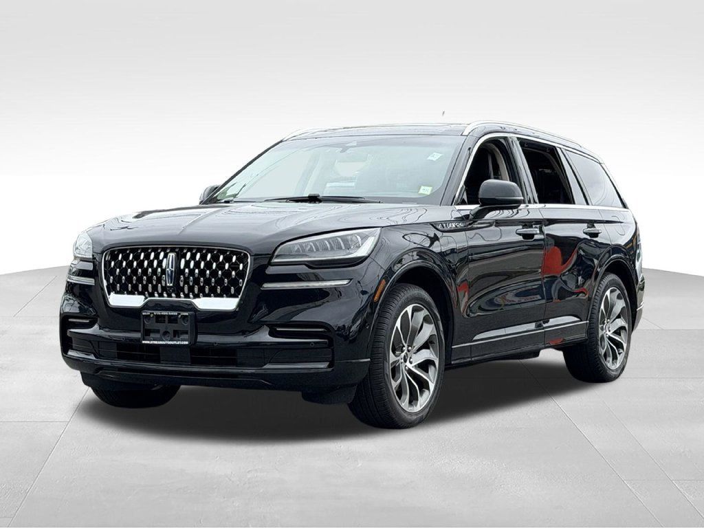 Used 2023 Lincoln Aviator Grand Touring w/ Equipment Group 301A AWD/4WD image 3