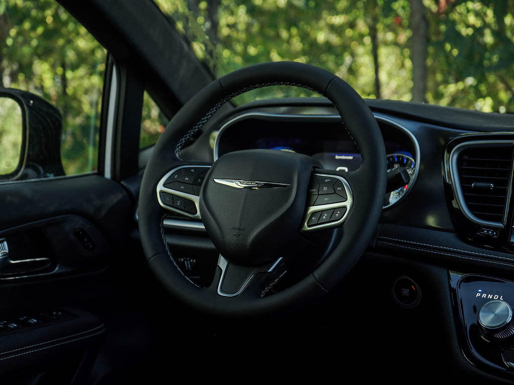New 2026 Chrysler Pacifica Select AWD/4WD image 17