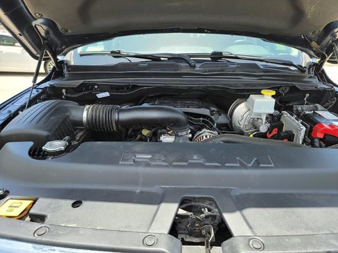 Used 2019 RAM 1500 Laramie AWD/4WD image 9