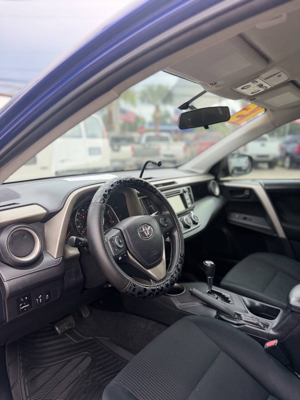 Used 2015 Toyota RAV4 LE FWD image 16