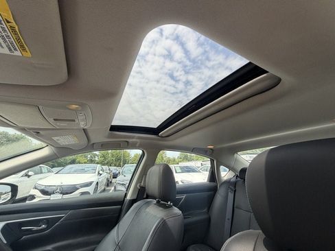 Used 2016 Nissan Altima 2.5 SL w/ 2.5 Technology w/LED Package FWD image 12