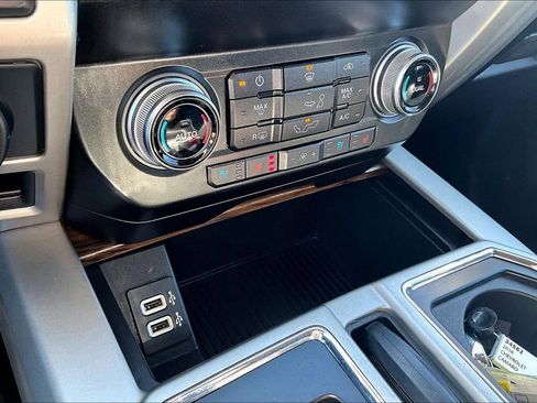 Used 2019 Ford F150 Lariat w/ Equipment Group 502A Luxury AWD/4WD image 34