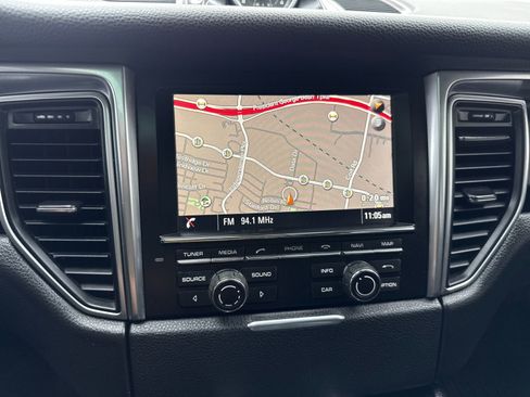 Used 2015 Porsche Macan Turbo AWD/4WD image 27