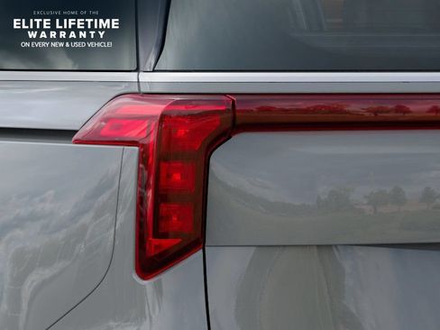 New 2027 Kia Carnival LX FWD image 12