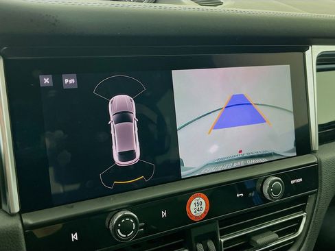 Certified 2023 Porsche Macan Turbo AWD/4WD image 15