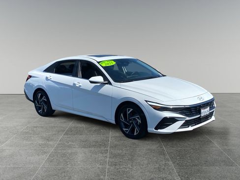 Used 2025 Hyundai Elantra SEL FWD image 7