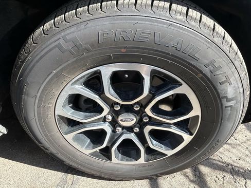 Used 2024 Ford Expedition XLT AWD/4WD image 7