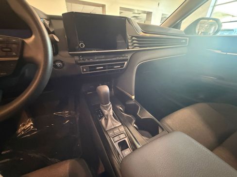 Used 2025 Toyota Camry LE image 40