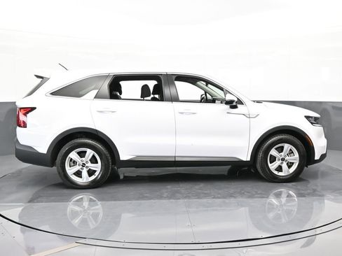 Used 2023 Kia Sorento LX image 7